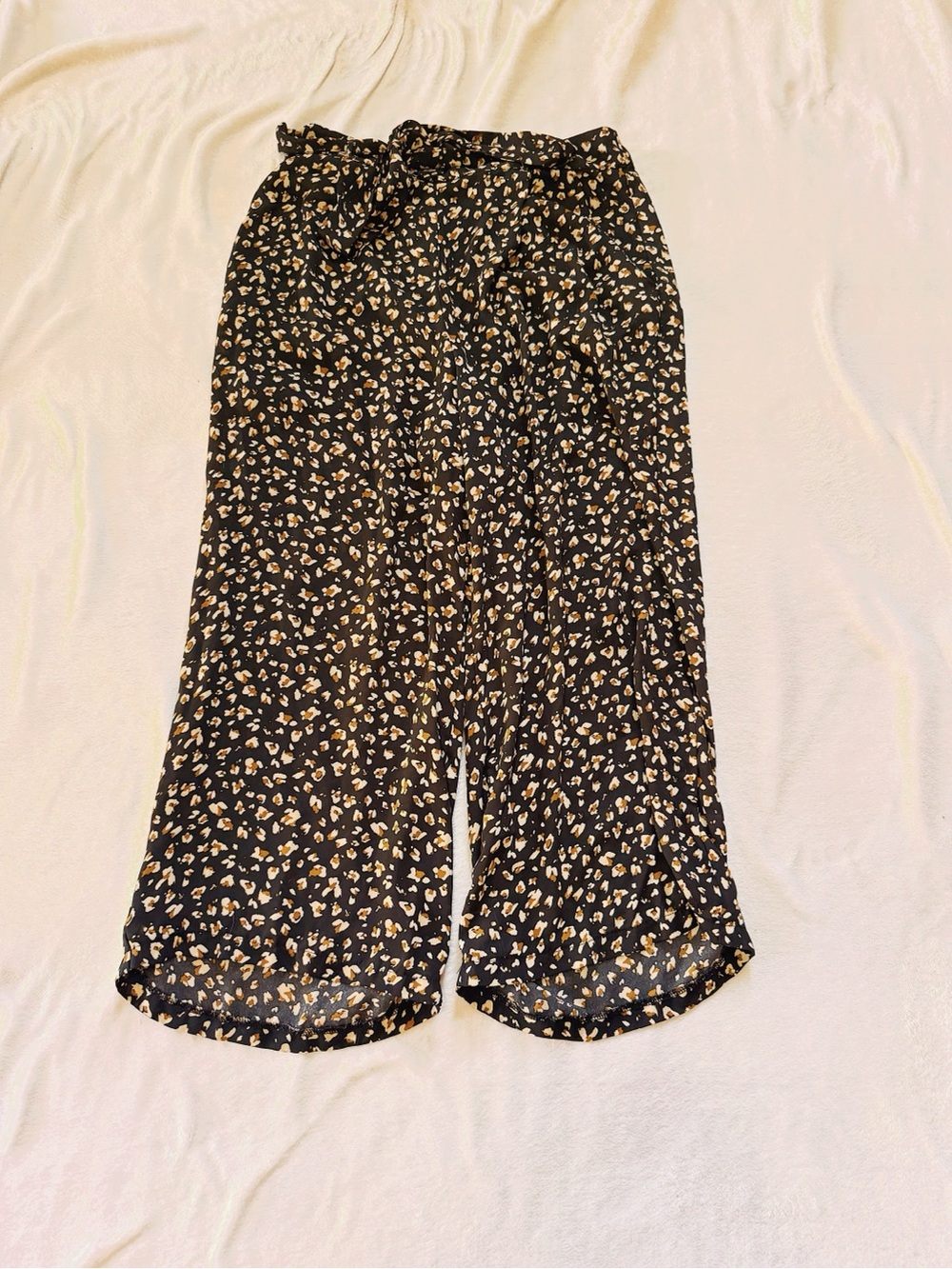 june & hudson Black Wide-Leg Pants with Beige Floral Print